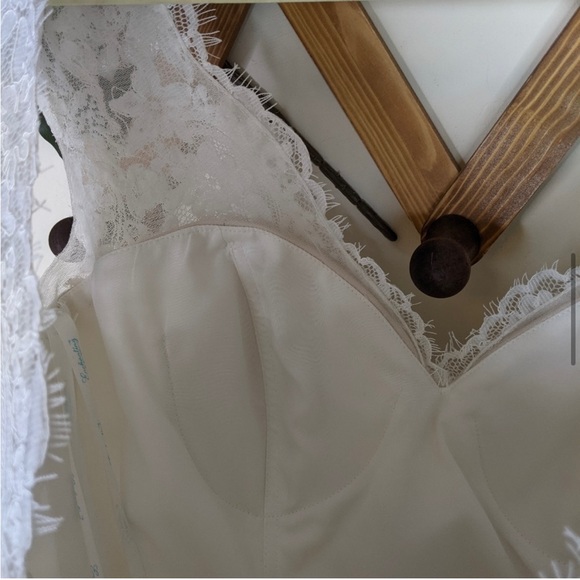 Enchanting Mon Cheri A-Line Lace Tulle Cap Sleeve Short Wedding Dress - Picture 7 of 13